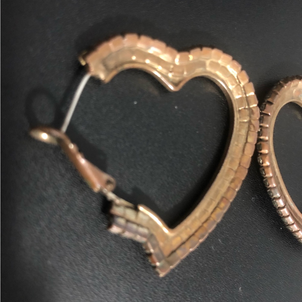 FREE WITH PURCHASE Heart shape earrings - Picture 5 of 6